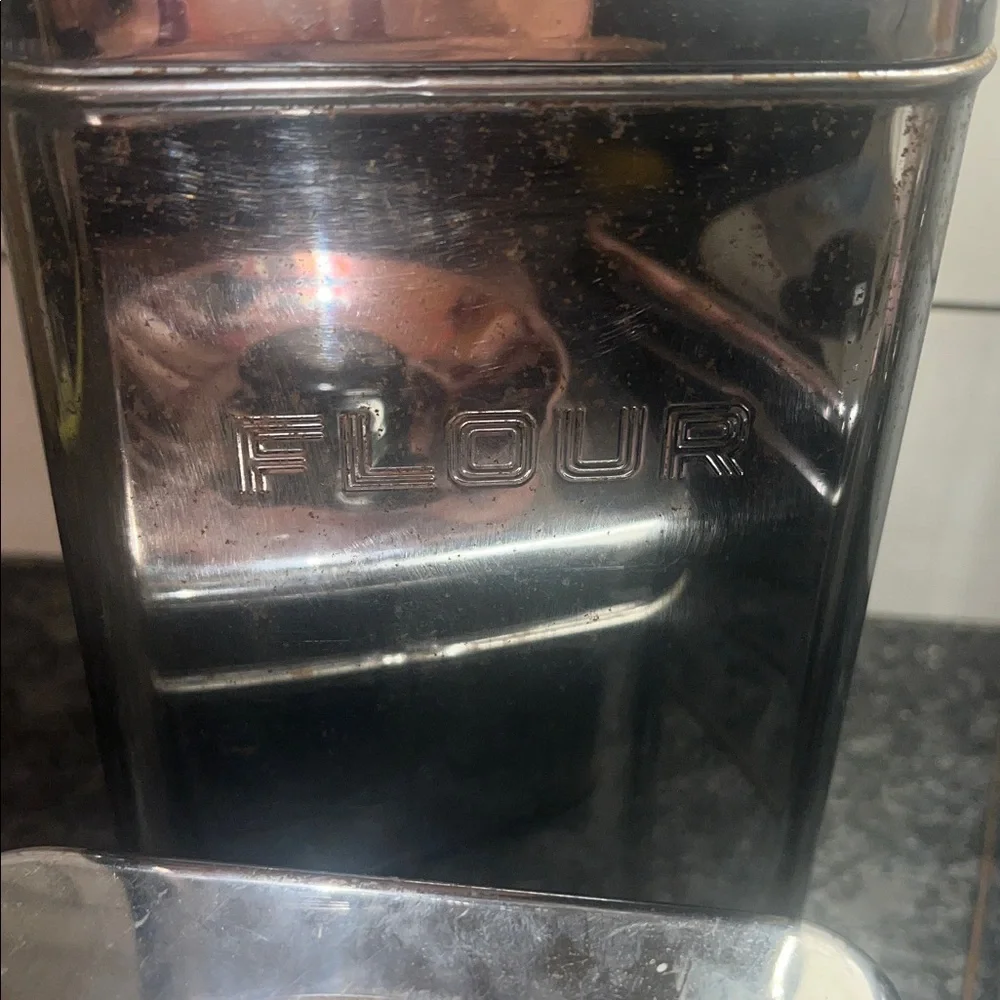 Set of 4 Vintage stainless steel kitchen canisters. Lincoln Beauty Ware.